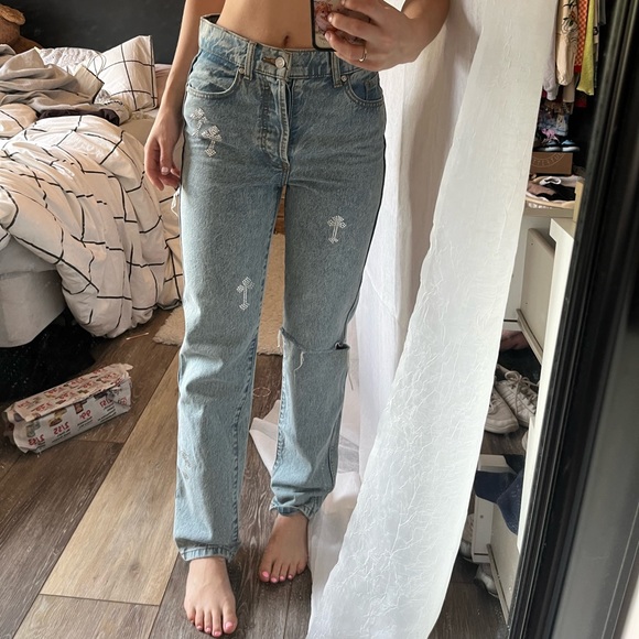 Revice bedazzling cross jeans steaight leg with butt rip - Picture 10 of 10